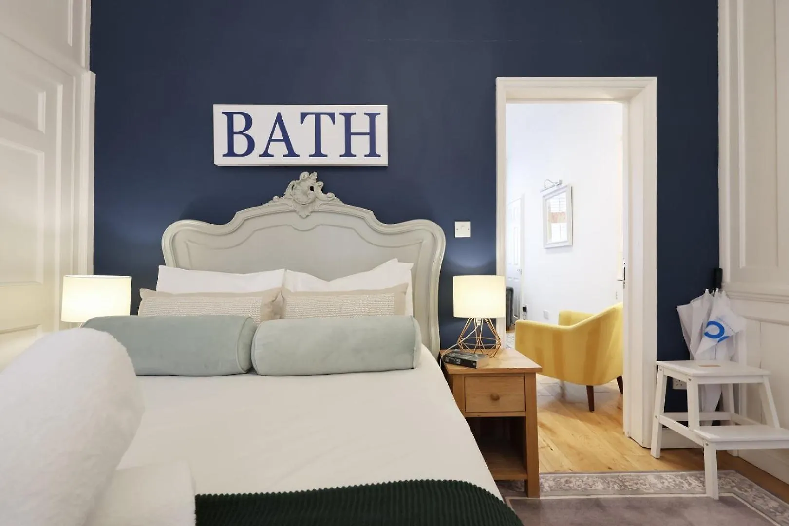 Cozy Bath Hideaway Serene Garden Escape 0*,